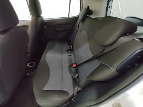 Imagem 11 de 15 de Fiat Uno Attractive 1.0 8v (flex) 4p