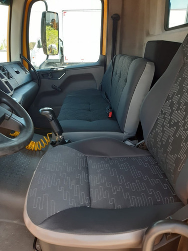 Imagem 15 de 15 de Vw 13190 4x2 Bau 12 Metros Ano 2012 Plataforma Hidraulica