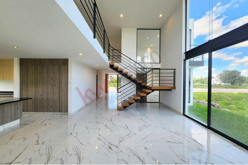 Casa En Venta En Balvanera Con Recamara En Planta Baja Y Estudio