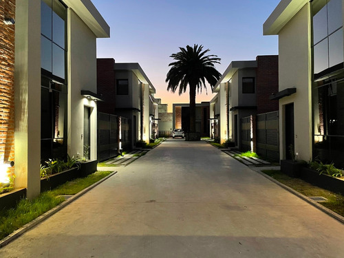 Imagen 5 de 13 de Venta Castelar Duplex 4 Ambientes Complejo Con Pileta