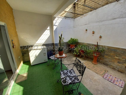 Edgar Centeno, Profesional Inmobiliario Vende Townhouse En Urbanizacion Monte Carmelo San Diego #22-15843