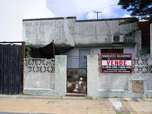 Casa De 3 Ambientes. A Refaccionar!!!