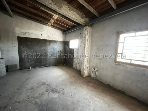 Imagen 14 de 27 de Townhouse En Venta Conj Resid Karol Home Ii, Prolongación Av. Aragua 23-12730 Hc