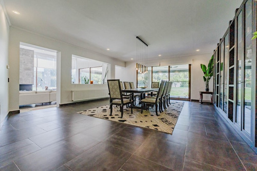 Casa Con Doble Altura Impecable, En Condominio Las Garzas
