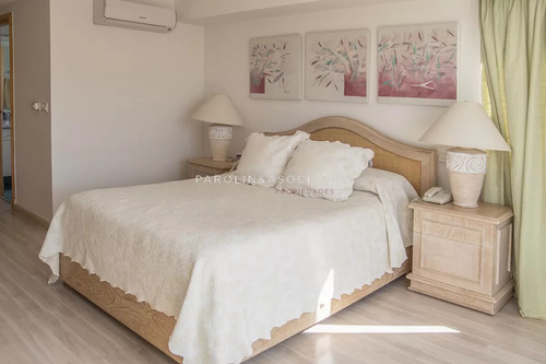 Divino Apartamento En Venta De 3 Dormitoriors En Torre Nueva York, Punta Del Este.