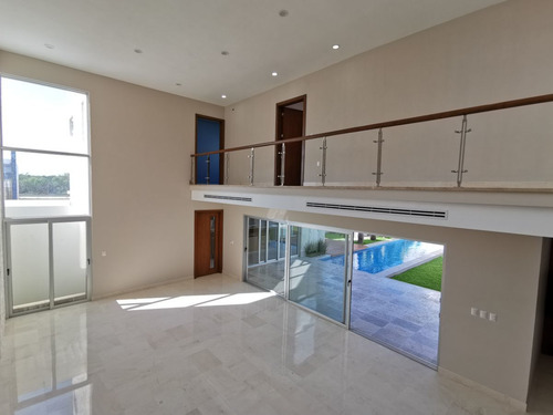 Casa Lujosa En Residencia En Las Palmas Green Con Alberca