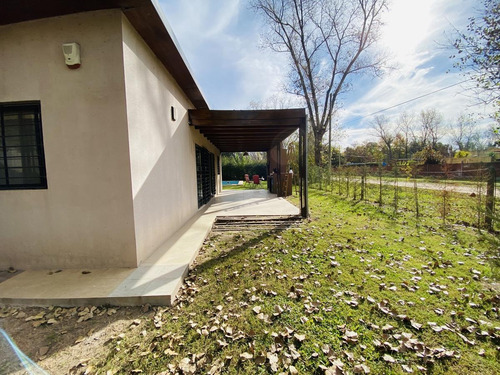 Imagen 10 de 11 de Venta Casa Con Pileta Y Jardin Forestado Roldan