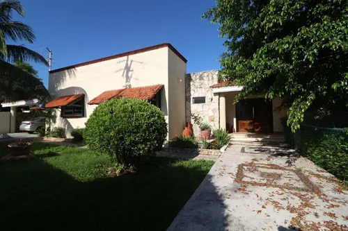 Residencia Con Paneles Solares, En Venta, En Temozón Norte