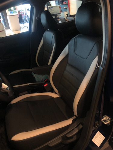 Imagen 10 de 15 de Nissan Versa Exclusive Cvt