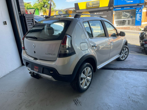 Renault Sandero Stepway 1.6 16v Hi-flex Aut. 5p
