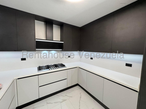 Tm. #25-13675. Casa Totalmente Remodelada En Venta, En El Cafetal