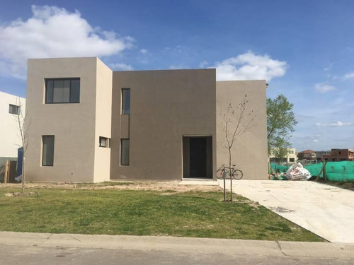 Imagen 1 de 6 de Casa En Venta En Barrio San Rafael - Villanueva Maroto Propiedades