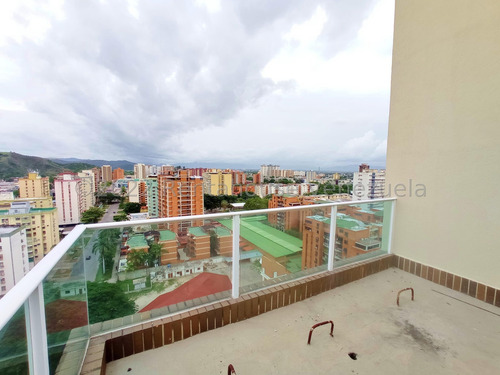 Apartamento Penthouse En Venta Obra Limpia Con Planta Electrica Jardin Piscina Cancha Tenis Planta Estef 24-5713