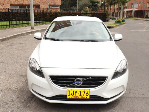 Imagen 21 de 25 de Volvo V40 T4 Kinetic At 1.6 Turbo 2015-blanco-placa 6 Bogotá