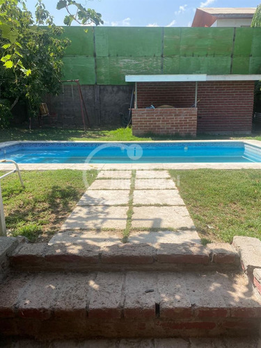 Casa En Venta De 5 Dorm. En La Florida