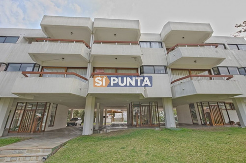 Imagen 19 de 21 de Apartamento En Playa Mansa A La Venta