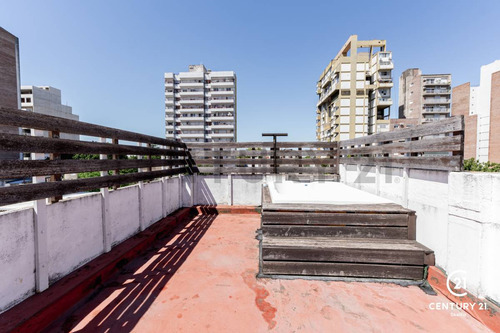 Venta Casa 3 Plantas 5 Dormitorio Cochera Quincho Terraza Jacuzzi. Abasto, Rosario