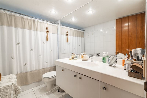 Imagen 10 de 24 de Casa De 5 Dorm + Servicios. Colegios Everest Y Santiago