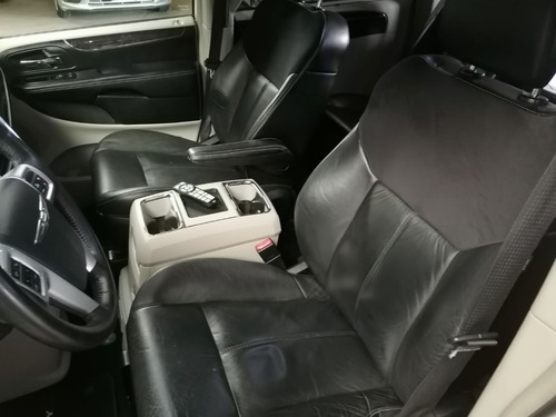 Imagen 11 de 15 de Chrysler Town Country Limited 2011