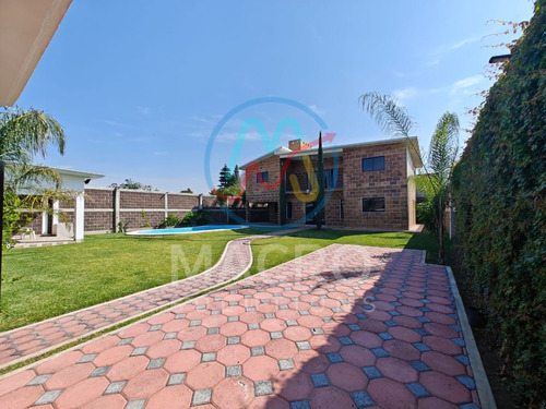 En Venta Casa De 2 Niveles Con Alberca Y Amplio Jardín En Fracc. Citlalli Apta A Creditos