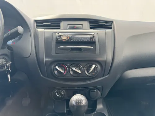 Nissan Np300 2020