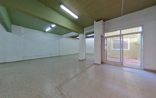 Depósito Oficinas Galpon Edificio Comercial Polo Audiovisual Productoras Tecnología Ideal Pick Up Con Montacargas Todos Medios Locomoción Chacarita 7 Baños Luminoso Alquiler Chacarita