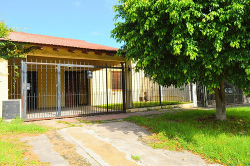 Imagen 1 de 30 de Casa 4 Ambientes En Rafael Calzada Con Parque Y Parrilla