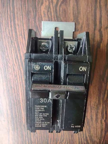 Breaker Tqc 2 Polos 30a General Electric Para Sobreponer