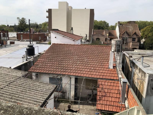 Casa Con Galpon Y Cochera ,excelente Zona !!!