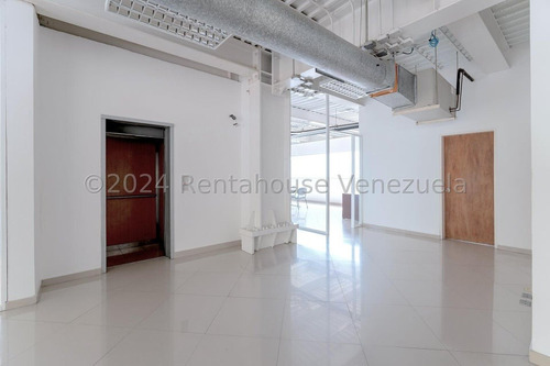 Edif Comercial En Venta Ideal Para Sede Coorporativa (show Room,depositos,oficinas) Fabricantes De Vehiculos,maquinas,equipos De Construccion.el Mejor De La Panamericana 24-26612gm