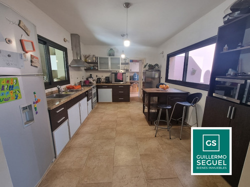 Casa En Venta De 4 Dormitorios + Escritorio Con Tremenda Vista Country 4 Hojas