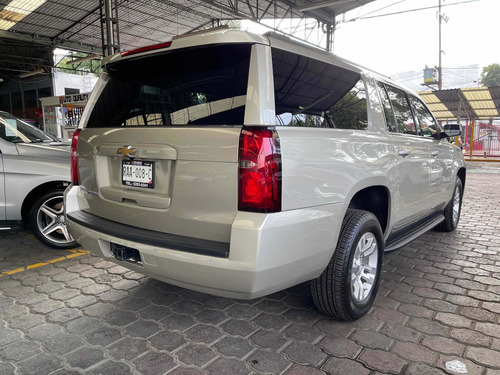 Imagen 4 de 13 de Chevrolet Suburban 2017 5.4 Ls Tela At