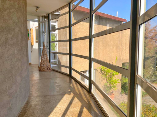 Casa De 4 Dormitorios Con Increíble Vista A Santiago