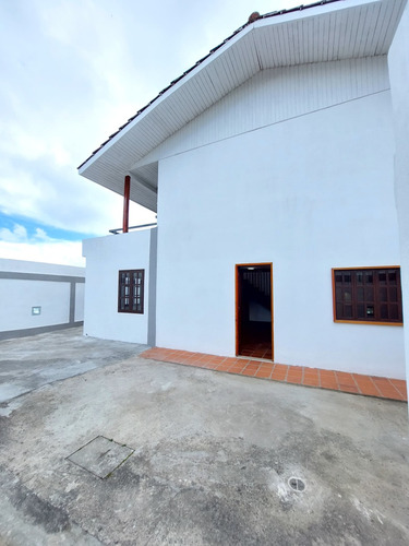 En Venta: Townhouse Urb. Club De Campo, San Antonio De Los Altos