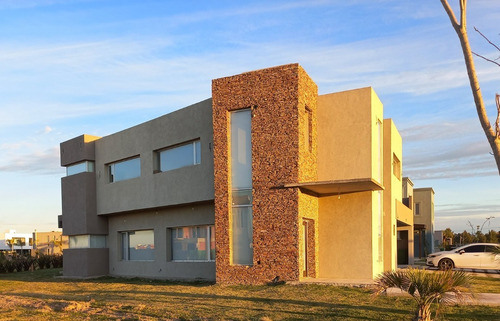 Imagen 10 de 17 de Hermosa Casa En Lagos De Canning