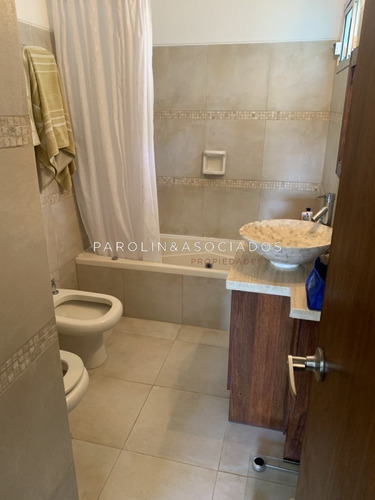 Casa De Cuatro Dormitorios Completamente Reciclada En Venta En Playa Mansa- Ref: 2679