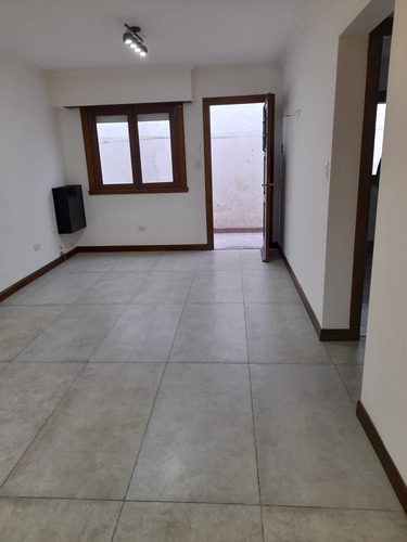 Imagen 3 de 15 de Ph De 3 Ambientes Con Patio En Chauvin
