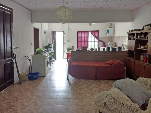 Casa En Venta En Centro Campana. 2 Dormitorios. Amplio Parque. Proyecto Construcción 2do Piso