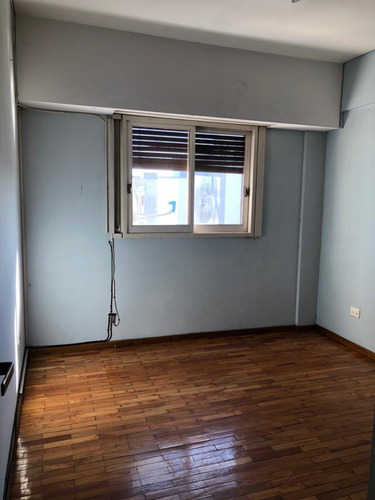 Imagen 3 de 10 de En Venta Departamento Semipiso 2 Ambientes Al Frente 041