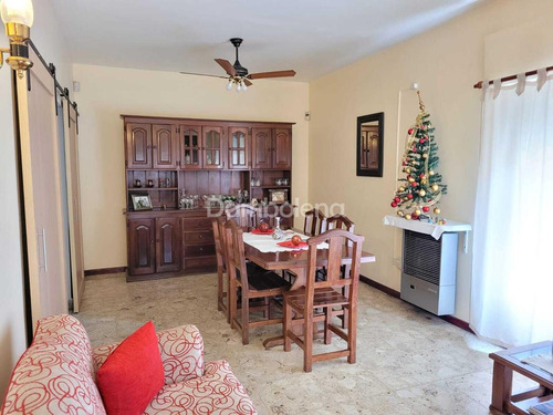 Casa Chalet En Venta En Moreno