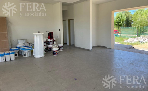 Imagen 13 de 13 de Venta De Casa 4 Ambientes Con Cochera Y Piscina En Campos De Roca 2 (28801)