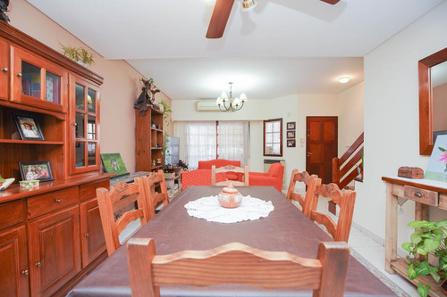 Venta | Amplio Duplex De 3 Dormitorios Playroom. Jardín Propio.
