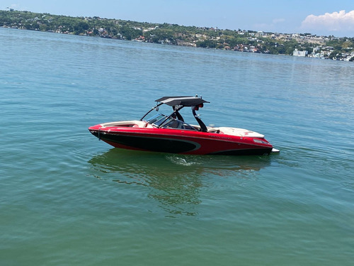 Lancha Centurion Enzo 240