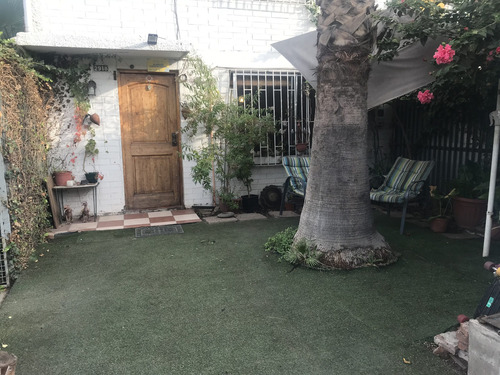Casa En Venta En La Comuna De Maipú, 3 Dormitorios, 2 Baños.