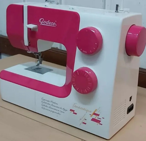 Maquina De Coser Godeco Fantastique Bordó (Usado)