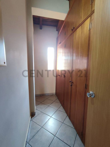 Amplio Townhouse Ubicado En C.r Villas De Oriente