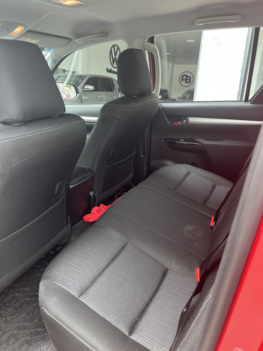 Toyota Hilux Pick-up 2.8 Cd Sr 204cv 4x4 At