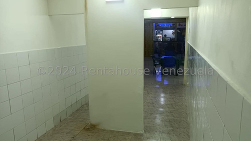 Julio Latouche 24-21922 Local Comercial En Venta Centro Comercial Gran Bazar Centro De Valencia.