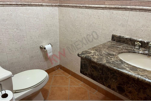 Espectacular Casa En Venta En San Isidro, Con Un Enorme Jardin Y Alberca.