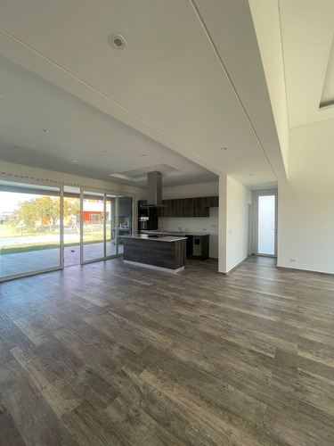 Imagen 14 de 16 de Hermosa Casa Minimalista A La Venta En Barrio Los Talas